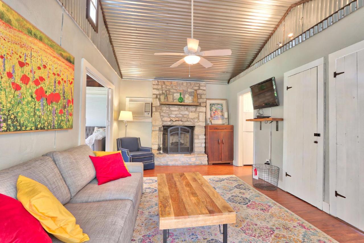 Villa Creekside Cabins - The Getaway à Wimberley Extérieur photo