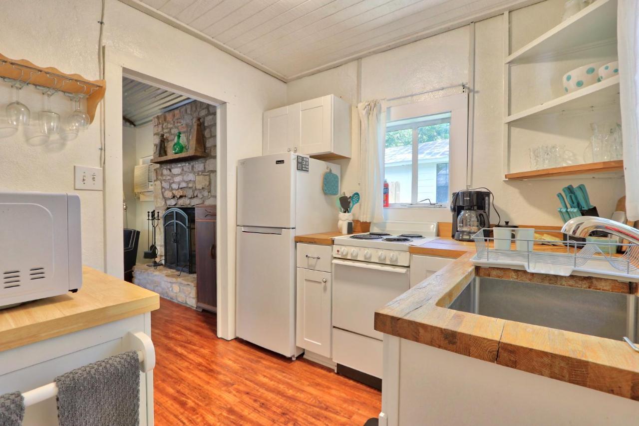 Villa Creekside Cabins - The Getaway à Wimberley Extérieur photo
